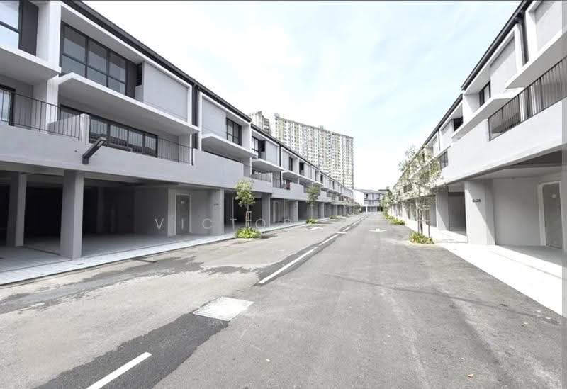 Rumah Teres untuk Dijual di Taman Bukit Serdang (Seri Kembangan) - Victor Foo - Exterior - PropertyGuru.com.my