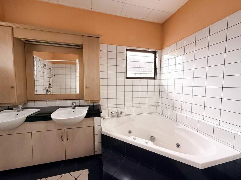 Bungalow House untuk Dijual di Seksyen 9 (Shah Alam) - Fauzi Abdullah - Bathroom - PropertyGuru.com.my