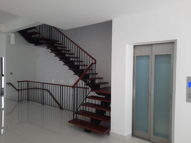 Bungalow House for Sale in Seri Kembangan (Selangor) - Eugene Yap - PropertyGuru.com.my