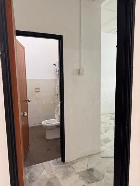 1-storey Terraced House for Sale in Taman Skudai Baru (Skudai) - Albert Liew - Bathroom - PropertyGuru.com.my