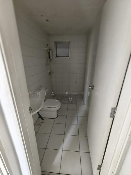 Kediaman Servis untuk Disewa di Greenfield Regency - Chia Shien Lim - Bathroom - PropertyGuru.com.my
