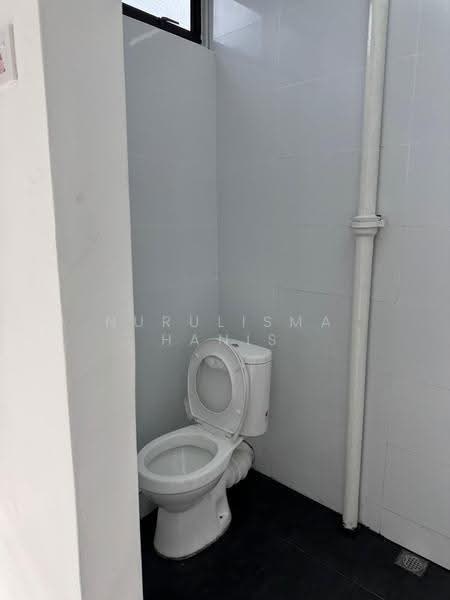Rumah Flat untuk Dijual di Taman Batu Bukit - NURULISMA HANIS - Bathroom - PropertyGuru.com.my
