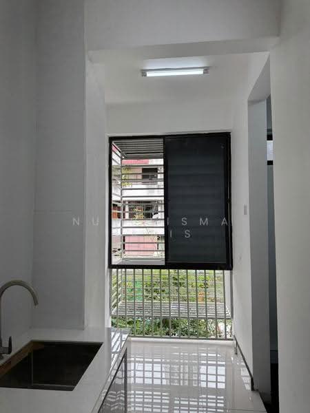 Rumah Flat untuk Dijual di Taman Batu Bukit - NURULISMA HANIS - Balcony - PropertyGuru.com.my