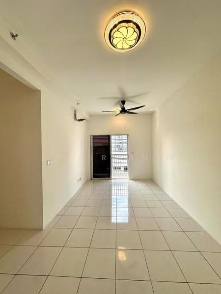 Kediaman Servis untuk Disewa di Kita Impian @ Cybersouth - Azizirrahim . - Living Room - PropertyGuru.com.my