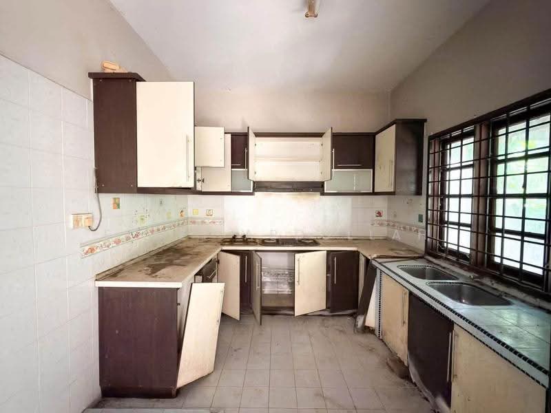 Semi-Detached House for Sale in Bandar Tun Hussein Onn (Cheras) - Fauzi Abdullah - Kitchen - PropertyGuru.com.my