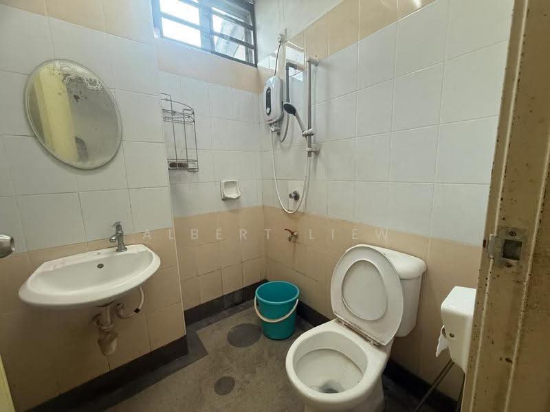 2-storey Terraced House for Sale in Grisek (Johor) - Albert Liew - Bathroom - PropertyGuru.com.my