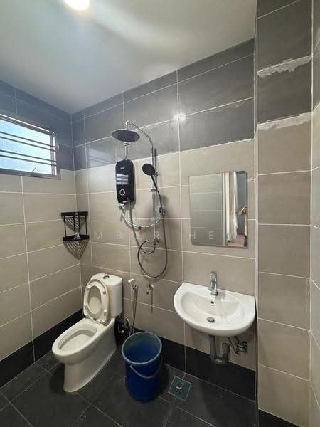 Rumah Berkembar untuk Dijual di Taman Desa (Kulai) - Amber Hew - Bathroom - PropertyGuru.com.my