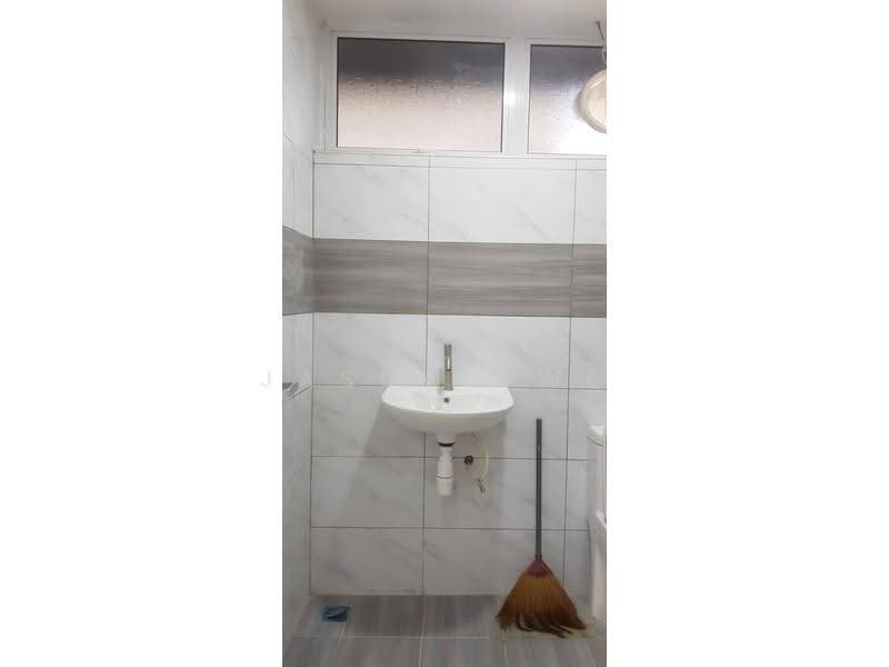 Pangsapuri untuk Dijual di Vista Bukit Dumbar - Jason Ewe - Bathroom - PropertyGuru.com.my