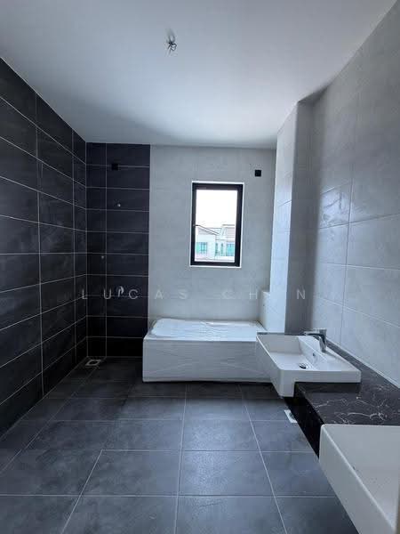 Rumah Berkembar untuk Dijual di New Pasir Puteh (Ipoh) - Lucas Chen - Bathroom - PropertyGuru.com.my