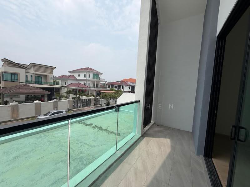 Rumah Berkembar untuk Dijual di New Pasir Puteh (Ipoh) - Lucas Chen - Balcony - PropertyGuru.com.my