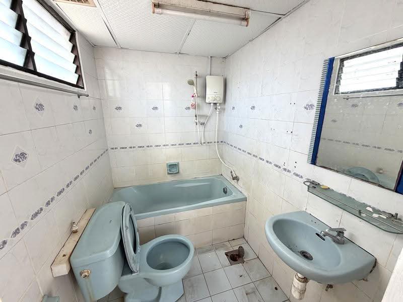 Kondominium untuk Dijual di Halaman Pulau Tikus - Jeff Tan - Bathroom - PropertyGuru.com.my