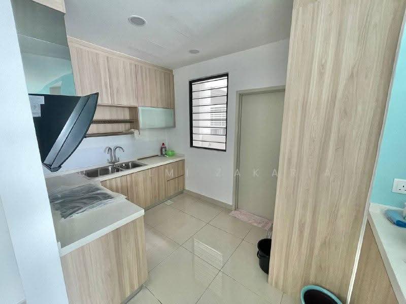 Condominium for Sale at Skyvilla @ D'Island - Zulhilmi Zakaria - Kitchen - PropertyGuru.com.my