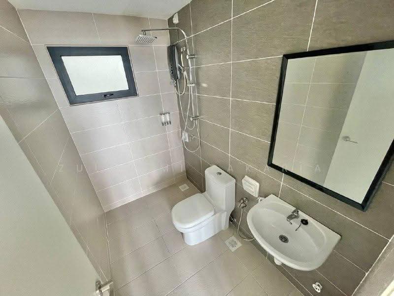Condominium for Sale at Skyvilla @ D'Island - Zulhilmi Zakaria - Bathroom - PropertyGuru.com.my