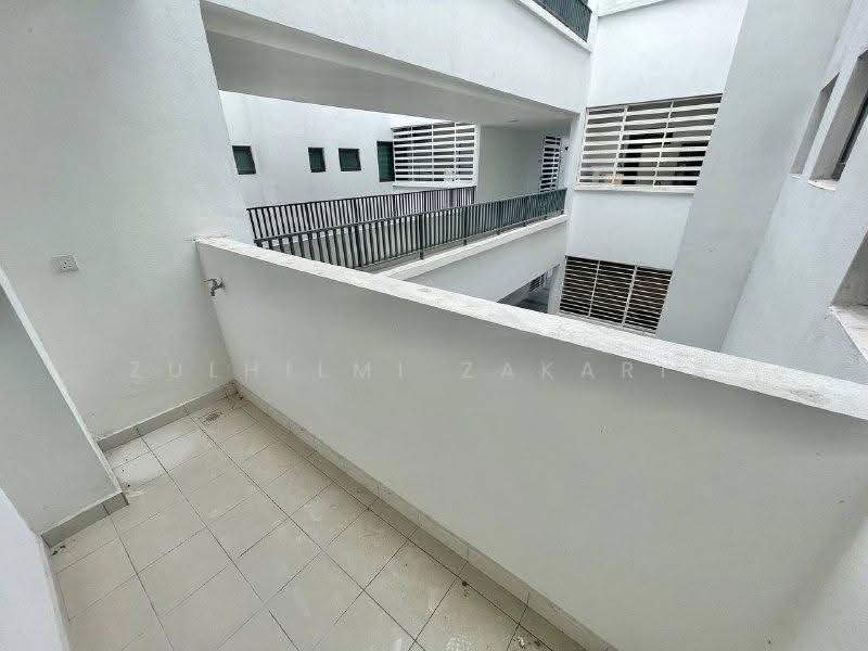 Condominium for Sale at Skyvilla @ D'Island - Zulhilmi Zakaria - Balcony - PropertyGuru.com.my