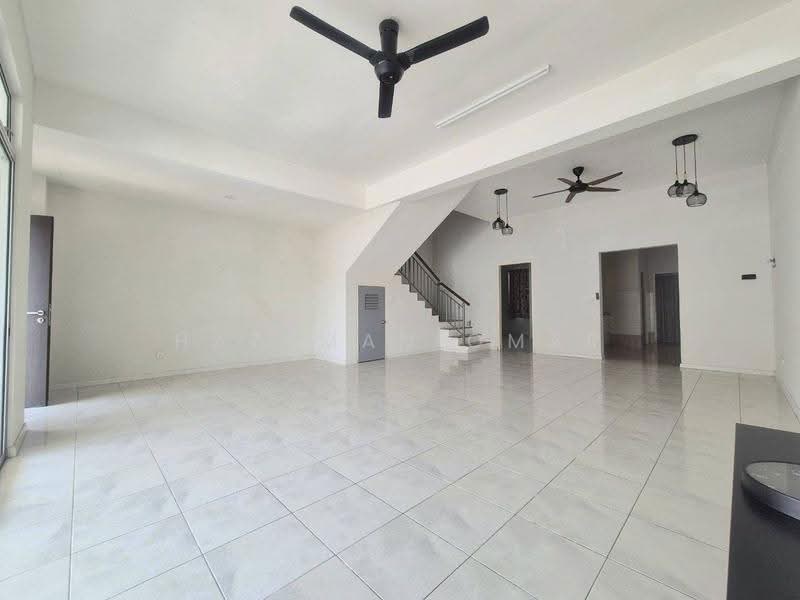 Rumah Teres 2-Tingkat untuk Dijual di Bangi (Selangor) - Hazeman Omar - Living Room - PropertyGuru.com.my