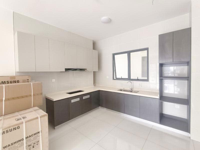 Kondominium untuk Dijual di Kings Bay @ Country Garden Danga Bay - Neilson Tan - Kitchen - PropertyGuru.com.my