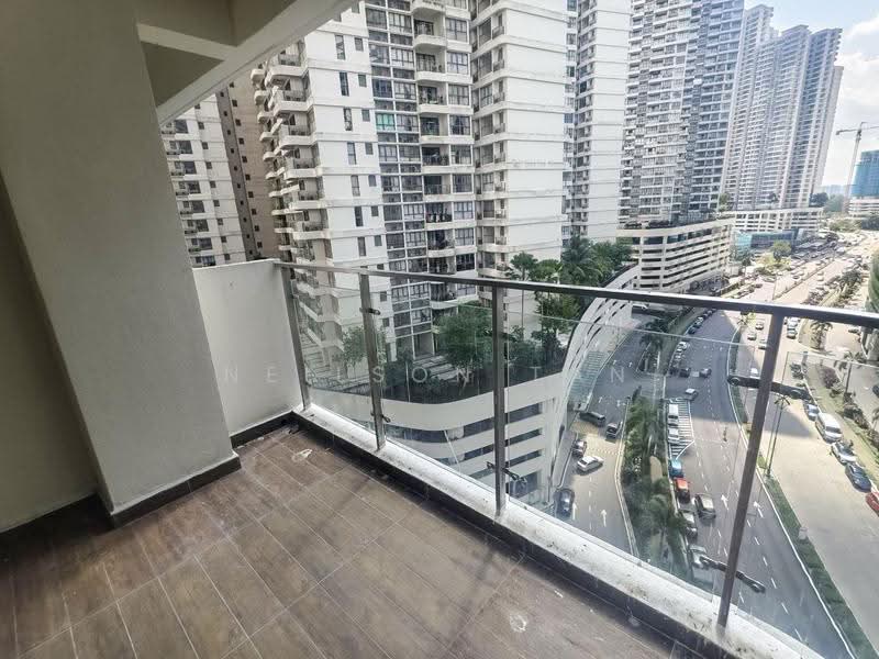 Kondominium untuk Dijual di Kings Bay @ Country Garden Danga Bay - Neilson Tan - Balcony - PropertyGuru.com.my