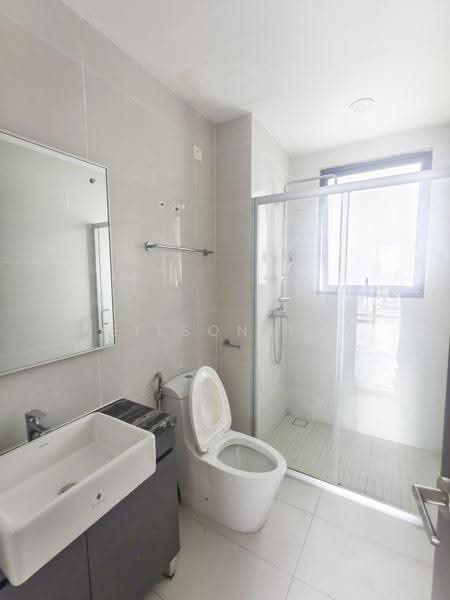 Kondominium untuk Dijual di Kings Bay @ Country Garden Danga Bay - Neilson Tan - Bathroom - PropertyGuru.com.my