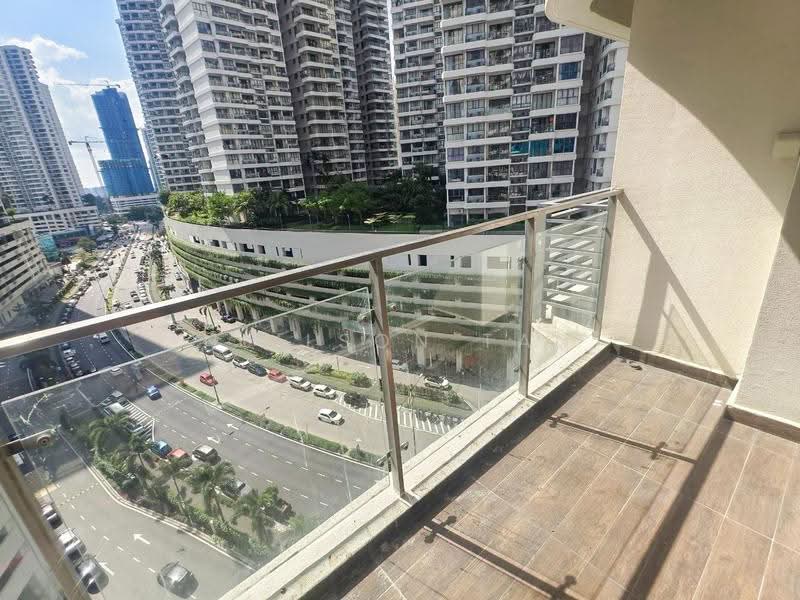 Kondominium untuk Dijual di Kings Bay @ Country Garden Danga Bay - Neilson Tan - Balcony - PropertyGuru.com.my