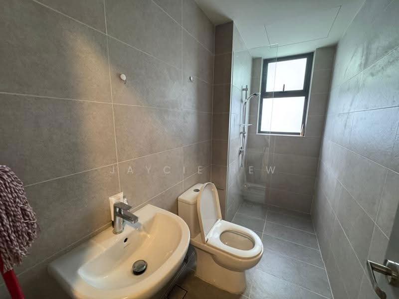 Kediaman Servis untuk Dijual di 8th & Stellar - Jaycie Hew - Bathroom - PropertyGuru.com.my