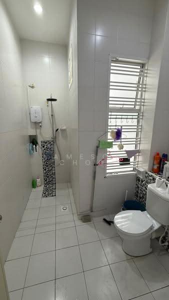 Rumah Teres 2-Tingkat untuk Dijual di Taman Setia Indah (Tebrau) - Jameson Choo - Bathroom - PropertyGuru.com.my
