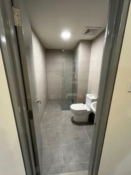 Kediaman Servis untuk Dijual di 8th & Stellar - Jaycie Hew - Bathroom - PropertyGuru.com.my