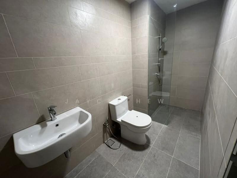 Kediaman Servis untuk Dijual di 8th & Stellar - Jaycie Hew - Bathroom - PropertyGuru.com.my