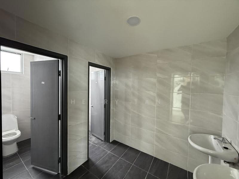 Semi-D Factory for Rent in Taman Inderawasih (Perai) - Henry Tan - Bathroom - PropertyGuru.com.my