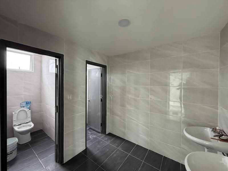 Semi-D Factory for Rent in Taman Inderawasih (Perai) - Henry Tan - Bathroom - PropertyGuru.com.my