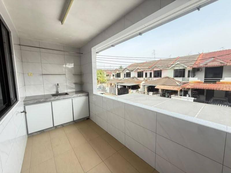 2-storey Terraced House for Sale in Taman Tan Sri Yaacob (Johor Bahru) - Jameson Choo - Balcony - PropertyGuru.com.my