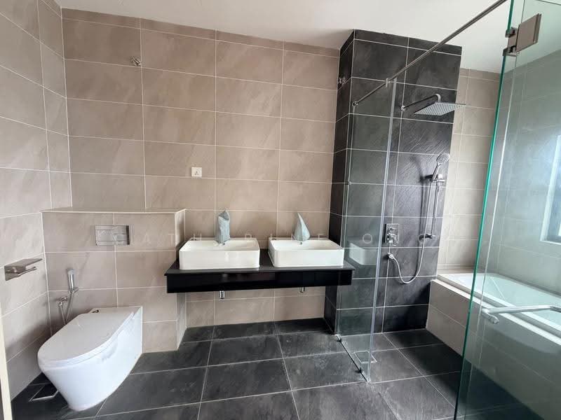 Semi-Detached House for Sale in Taman Sutera Utama (Skudai) - Catherine Ong - Bathroom - PropertyGuru.com.my