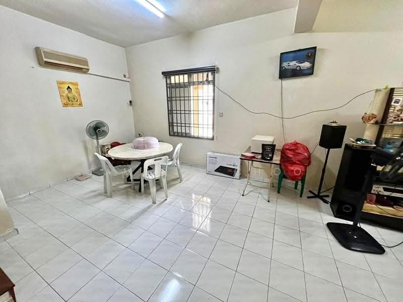 Rumah Teres 2-Tingkat untuk Dijual di Taman Flora Heights (Pasir Gudang) - Jameson Choo - Living Room - PropertyGuru.com.my