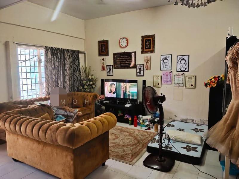 2.5-storey Terraced House for Sale in Balakong (Selangor) - Mohd Faizal - Living Room - PropertyGuru.com.my