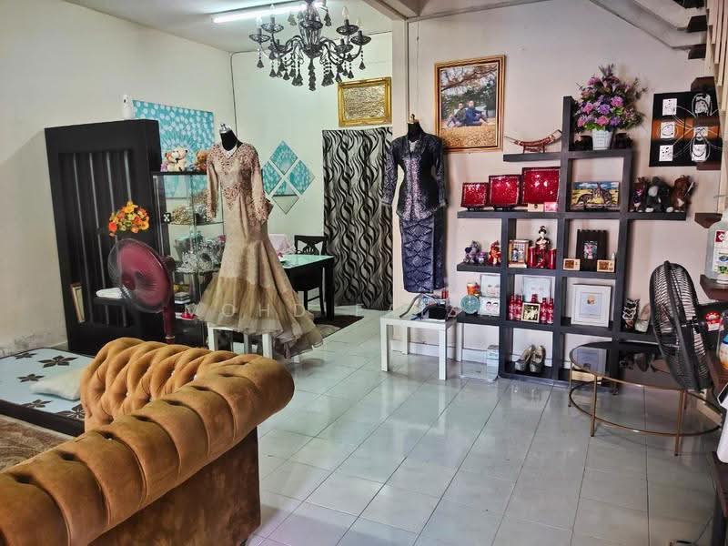 2.5-storey Terraced House for Sale in Balakong (Selangor) - Mohd Faizal - Living Room - PropertyGuru.com.my