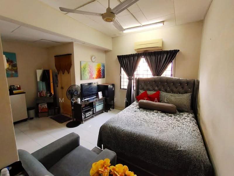 2.5-storey Terraced House for Sale in Balakong (Selangor) - Mohd Faizal - Bedroom - PropertyGuru.com.my