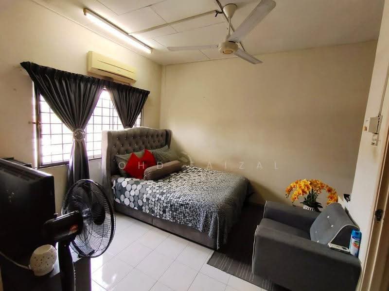 2.5-storey Terraced House for Sale in Balakong (Selangor) - Mohd Faizal - Bedroom - PropertyGuru.com.my