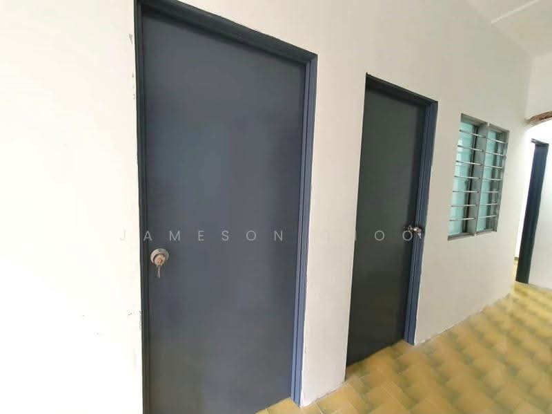 Rumah Teres 1-Tingkat untuk Disewa di Taman Abad (Johor Bahru) - Jameson Choo - Corridor - PropertyGuru.com.my