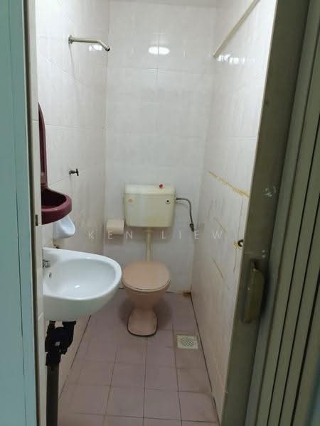 Rumah Teres 2-Tingkat untuk Dijual di Permas Jaya (Johor) - Ken Liew - Bathroom - PropertyGuru.com.my