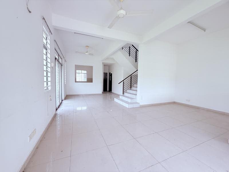 Rumah Teres 2-Tingkat untuk Disewa di Kota Emerald (Rawang) - JC Looi - Living Room - PropertyGuru.com.my