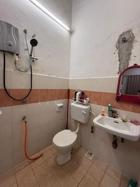 Rumah Teres 1-Tingkat untuk Dijual di Bandar Putra Kulai (Kulai) - Ken Liew - Bathroom - PropertyGuru.com.my