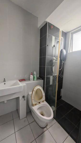 Service Residence for Sale at D'Ambience Residences (Pangsapuri Ikatan Flora) - Ricky Woo - Bathroom - PropertyGuru.com.my