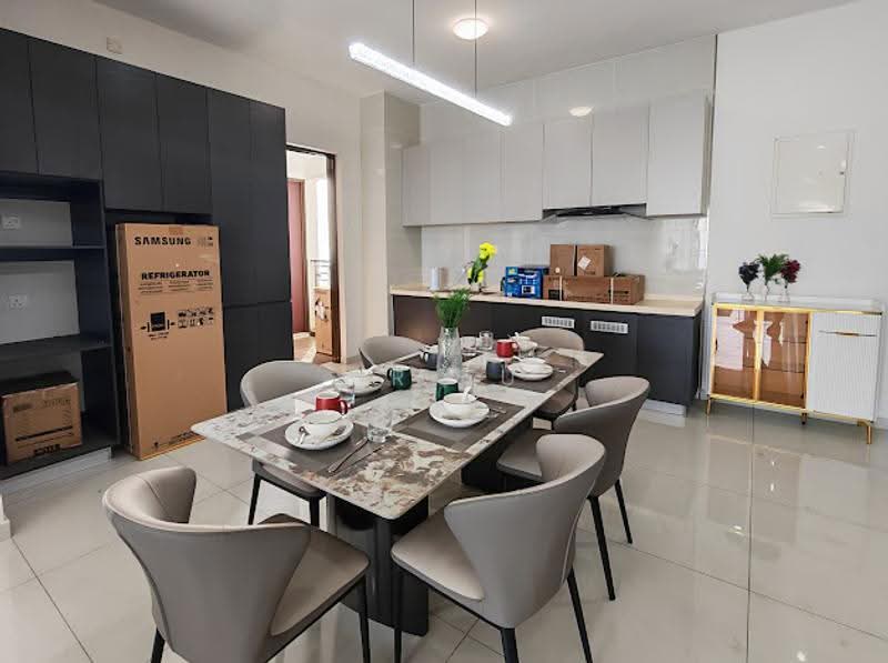 Condominium for Rent at Kings Bay @ Country Garden Danga Bay - Mr Lu - Dining Room - PropertyGuru.com.my