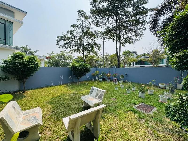Semi-Detached House for Sale in Shah Alam (Selangor) - Nahathir Shahabudin - Garden - PropertyGuru.com.my
