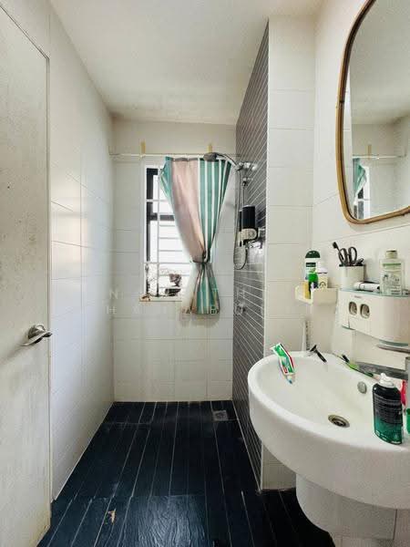 Semi-Detached House for Sale in Shah Alam (Selangor) - Nahathir Shahabudin - Bathroom - PropertyGuru.com.my
