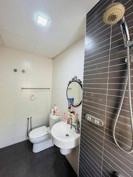 Semi-Detached House for Sale in Shah Alam (Selangor) - Nahathir Shahabudin - Bathroom - PropertyGuru.com.my