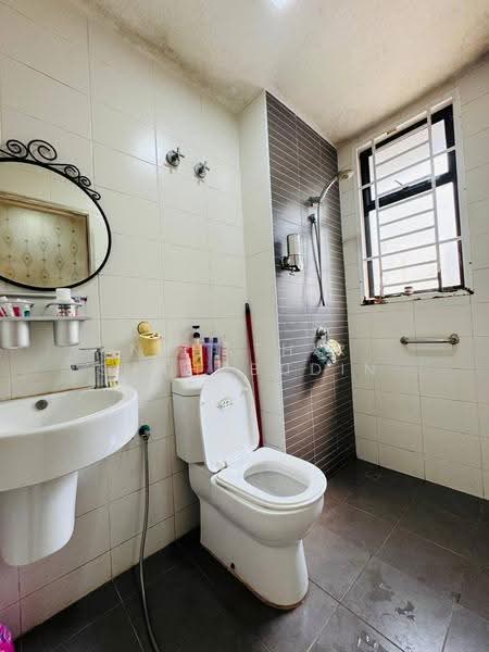 Semi-Detached House for Sale in Shah Alam (Selangor) - Nahathir Shahabudin - Bathroom - PropertyGuru.com.my