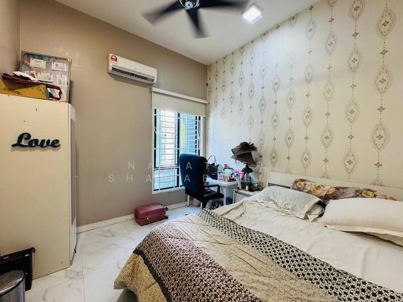 Semi-Detached House for Sale in Shah Alam (Selangor) - Nahathir Shahabudin - Bedroom - PropertyGuru.com.my