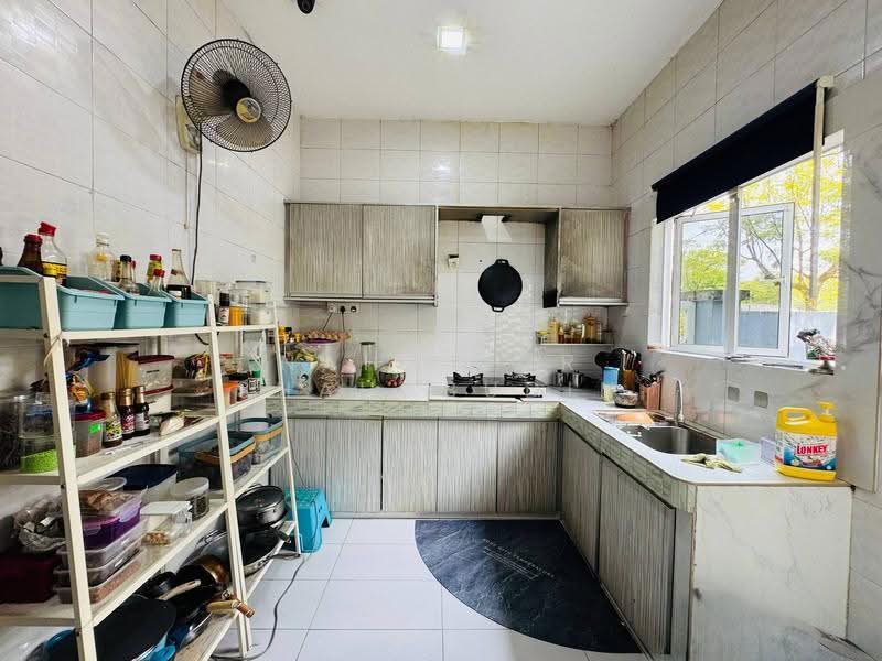 Semi-Detached House for Sale in Shah Alam (Selangor) - Nahathir Shahabudin - Kitchen - PropertyGuru.com.my