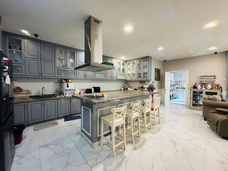 Semi-Detached House for Sale in Shah Alam (Selangor) - Nahathir Shahabudin - Kitchen - PropertyGuru.com.my