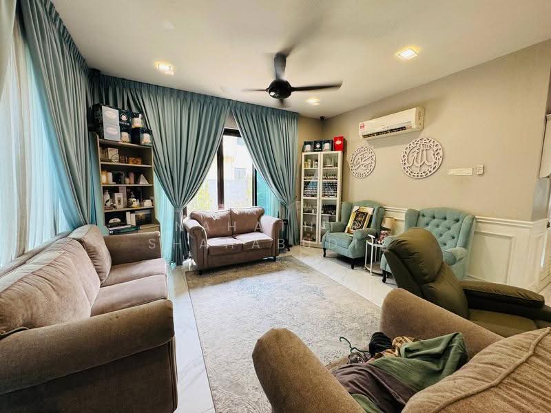 Semi-Detached House for Sale in Shah Alam (Selangor) - Nahathir Shahabudin - Living Room - PropertyGuru.com.my